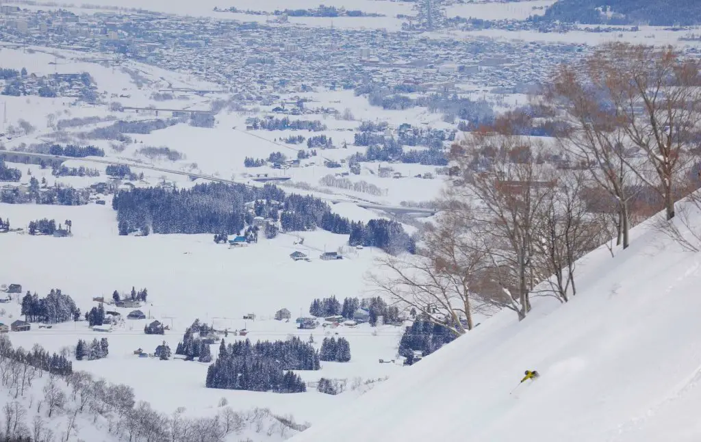 Win A $900 Ski Vacation For 2 To Japan In The Earth Hopper Ski Vacation Sweepstakes